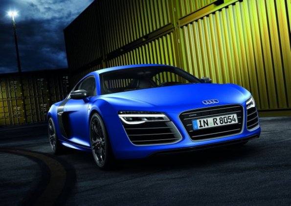 Die Frontansicht des Audi R8 V10 plus