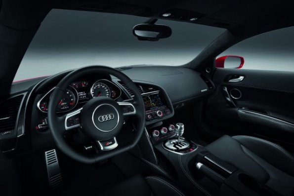 Cockpit und Instrumententafel im Audi R8