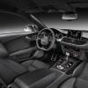 <p>Das Cockpit, die Armaturen und die erste Sitzreihe im Audi RS 7</p>