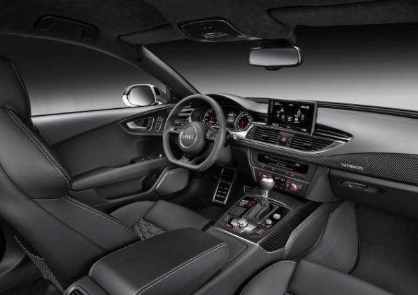 Das Cockpit, die Armaturen und die erste Sitzreihe im Audi RS 7