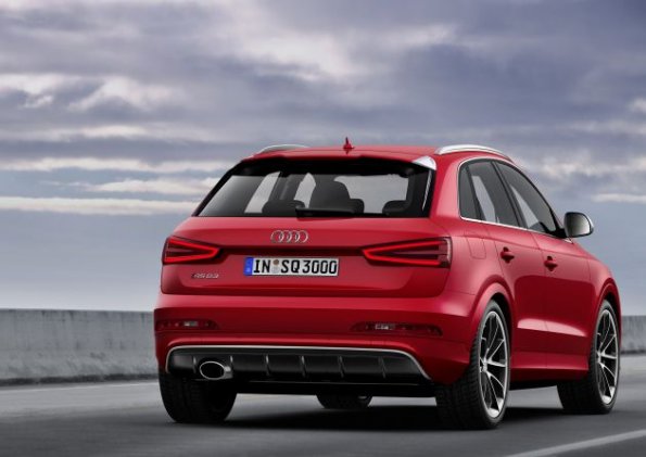 Das Heck am Audi RS Q3 Farbe: Misanorot