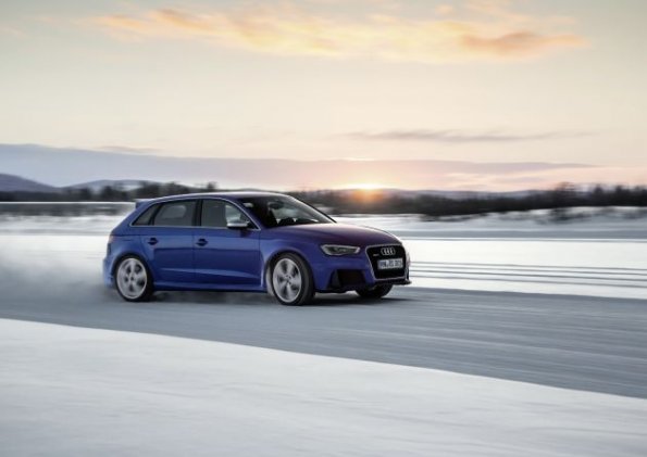 Front- und Seitenansicht des Audi RS3 Sportback 