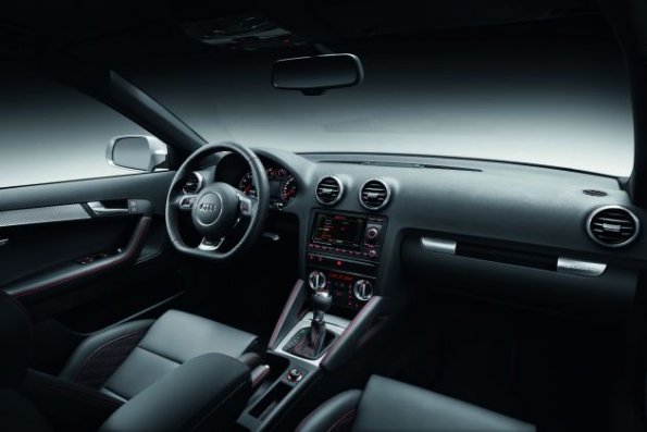 Die Armaturentafel im Audi RS3 Sportback