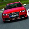 Eine Außenaufnahme zeigt den Audi RS4 Avant in der Frontperspektive <br />