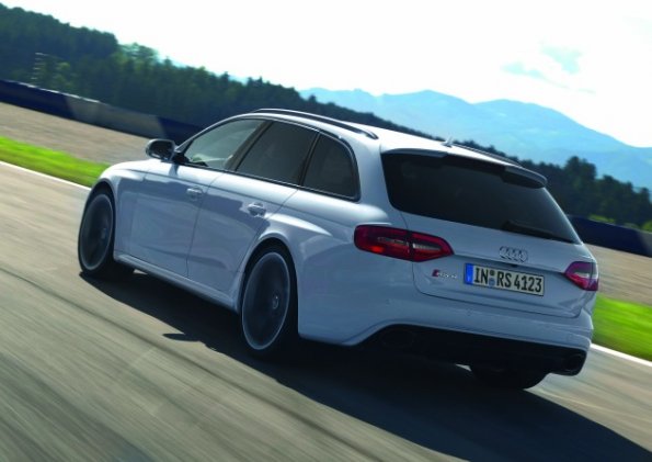 Die Heckpartie des Audi RS4 Avant