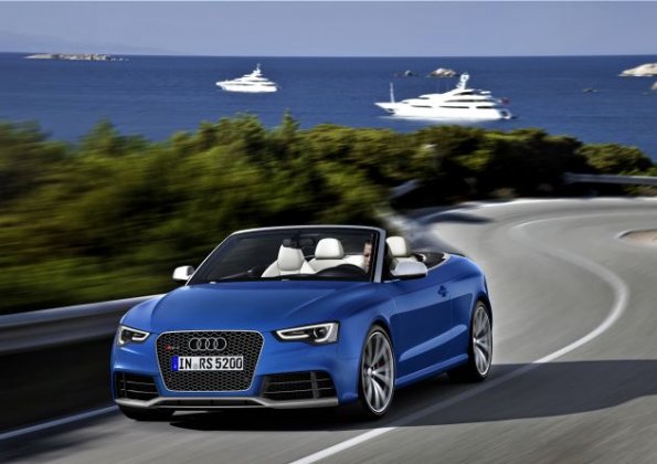 Frontansicht des Audi RS5 Cabriolet  Farbe: Arablau Kristalleffekt