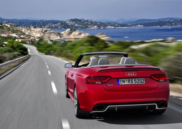 Das Heck des Audi RS5 Cabriolet  Farbe: Misanorot