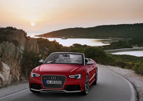 Die Frontansicht des Audi RS5 Cabriolet  Farbe: Misanorot