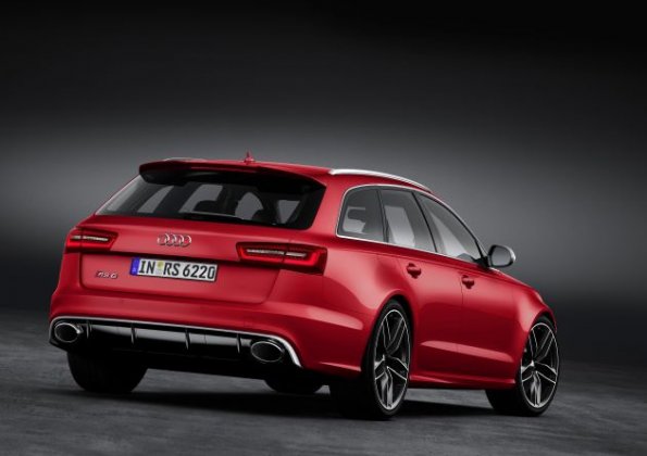 Die Heckpartie des Audi RS6 Avant Farbe: Misanorot