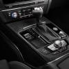 <p>Detailaufnahme aus dem Innenraum des Audi RS6 Avant</p>