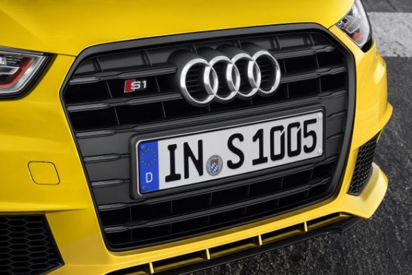 Die Frontansicht des Audi S1 Sportback in einer Nahaufnahme 