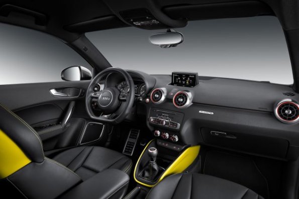 Armaturen und Cockpit im Audi S1 Sportback