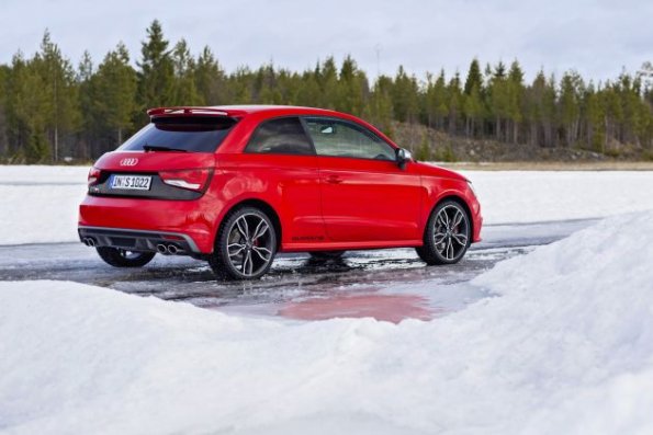 Standaufnahme am Audi S1, Farbe: Misanorot