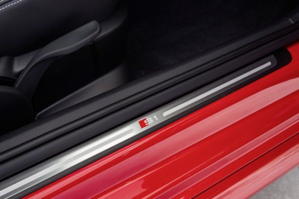 Detail am Audi S1, Farbe: Misanorot