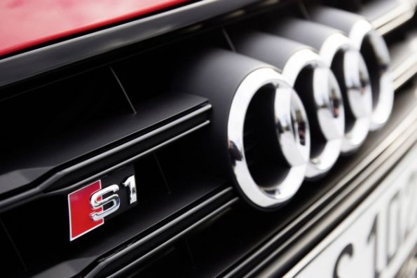 Detail am Audi S1, Farbe: Misanorot