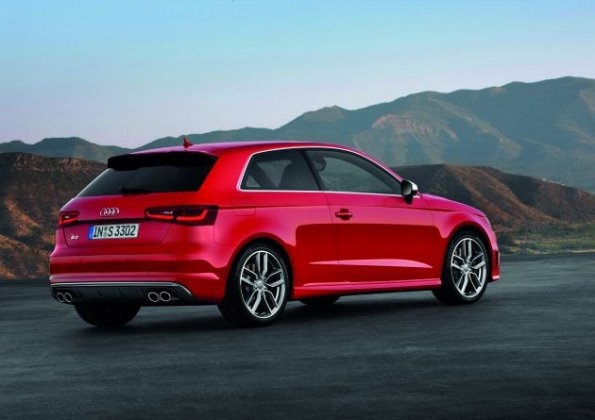 Die Heckpartie am Audi S3 Farbe: Misanorot