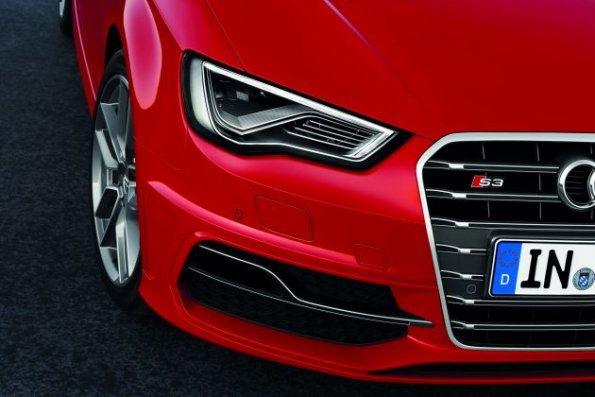 Detailaufnahme am Audi S3  Farbe: Misanorot