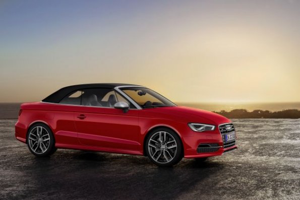 Seitenansicht des Audi S3 Cabriolet mit geschlossenem Verdeck 