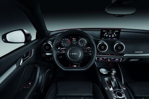 Das Cockpit des Audi S3