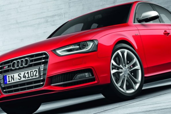 Die Aufnahme zeigt die Frontpartie des Audi S4