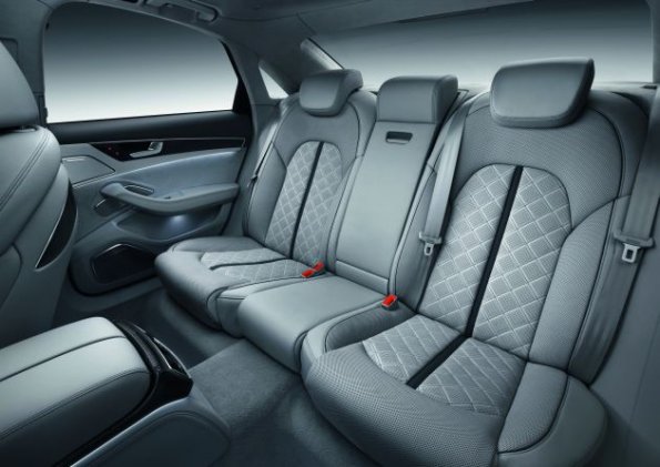 Die hintere Sitzreihe im Audi S8