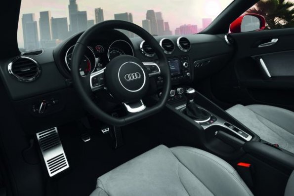 Das Cockpit im Audi TT Roadster