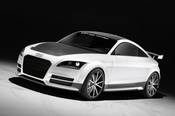 Standaufnahme des Audi TT Ultra Quattro Concept mit der Fahrzeugfront Farbe: Kristall-Weiss