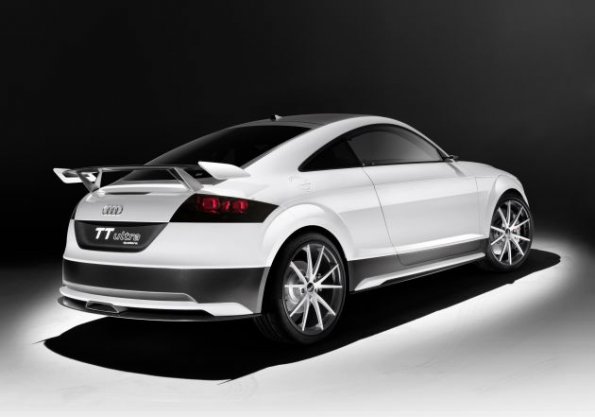 Die Heckpartie am Audi TT Ultra Quattro Concept Farbe: Kristall-Weiss