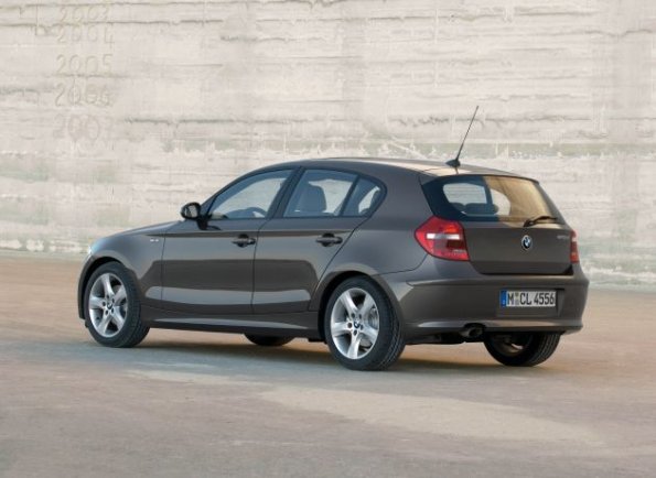 Der BMW 1er in der Heck- / Seitenansicht