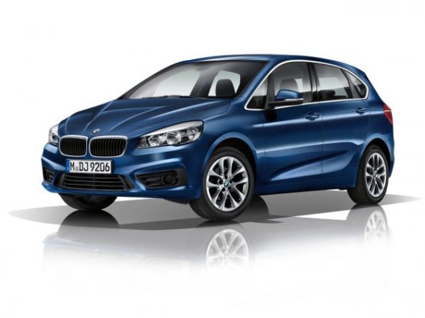 Die Fahrzeugfront des BMW 2er Active Tourer