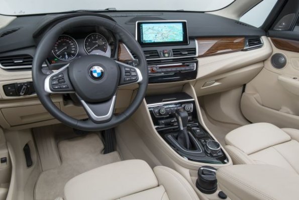 Cockpit im BMW 2er Active Tourer