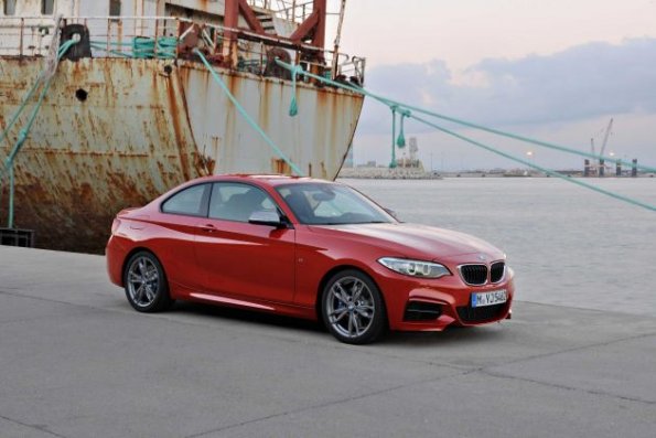 Seitenansicht des BMW 2er Coupé