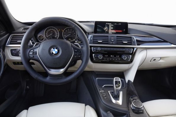 Das Cockpit des BMW 3er 