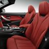 <p>Die vordere Sitzreihe des BMW 4er Cabrio</p>