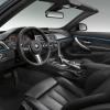 <p>Vordere Sitzreihe und Armaturen im BMW 4er Cabriolet</p>