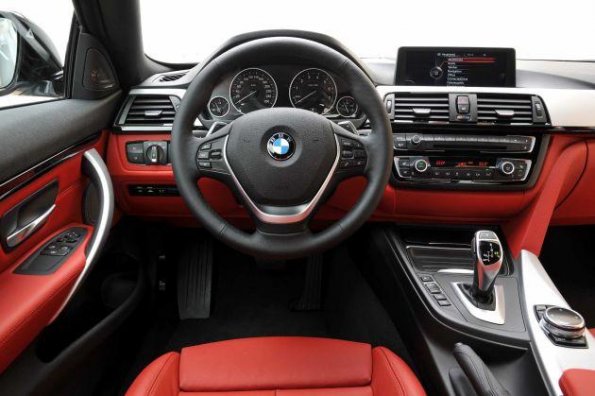 Das Cockpit im BMW 4er Coupé