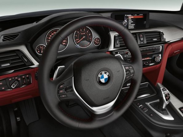 Der Werkplatz des Fahrers im BMW 4er Coupé