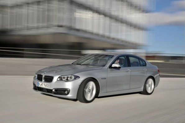 Front- und Seitenpartie des BMW 5er