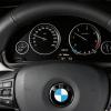 Die Instrumente im BMW 5er in einer Detailaufnahme