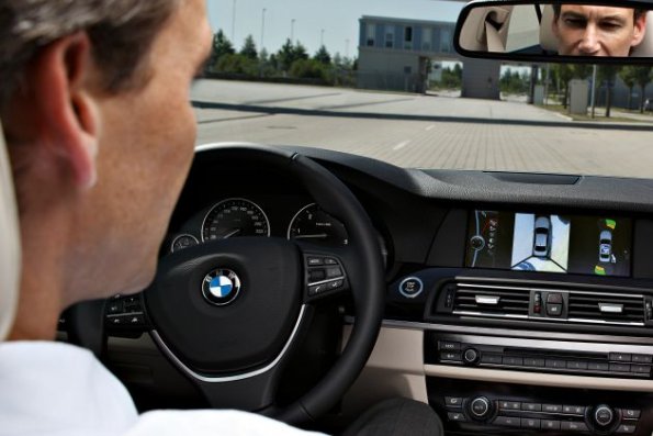 The new BMW 5 Series Sedan, Park Assistant, Surround View (01/2010)