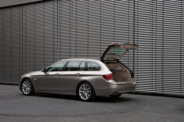 The new BMW 5 Series Touring (03/2010)