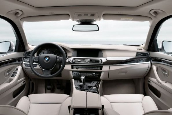 The new BMW 5 Series Touring (03/2010)