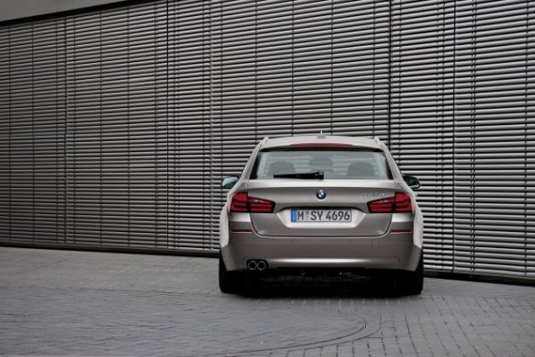 The new BMW 5 Series Touring (03/2010)