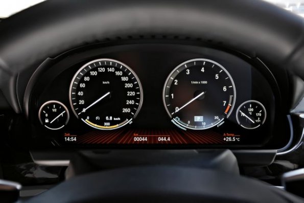 The new BMW 6 Series Convertible - Black-panel intrument cluster (11/2010).