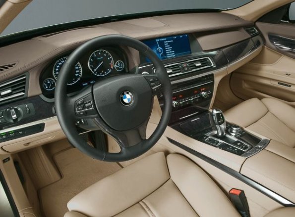 Innenraum des BMW 7: Dem Fahrer zugewandt 