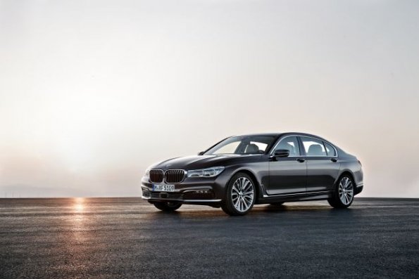 Front- und Seitenpartie des BMW 7er 