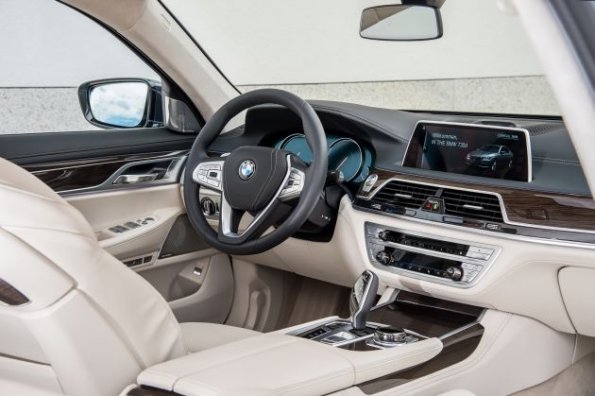 Cockpit und Armaturen im BMW 7er 