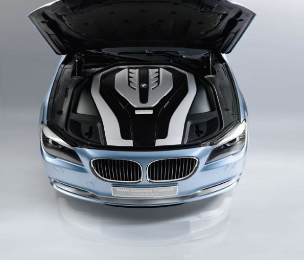 Ein Blick in den Motor des BMW Concept 7 Series ActiveHybrid 