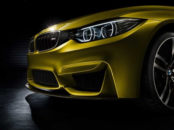 Detail an der Fahrzeugfront des BMW M4 Coupé