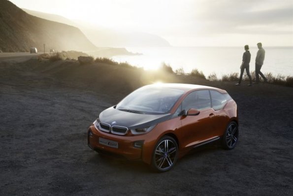 Die Front- und Seitenansicht des BMW i3 Concept Coupé